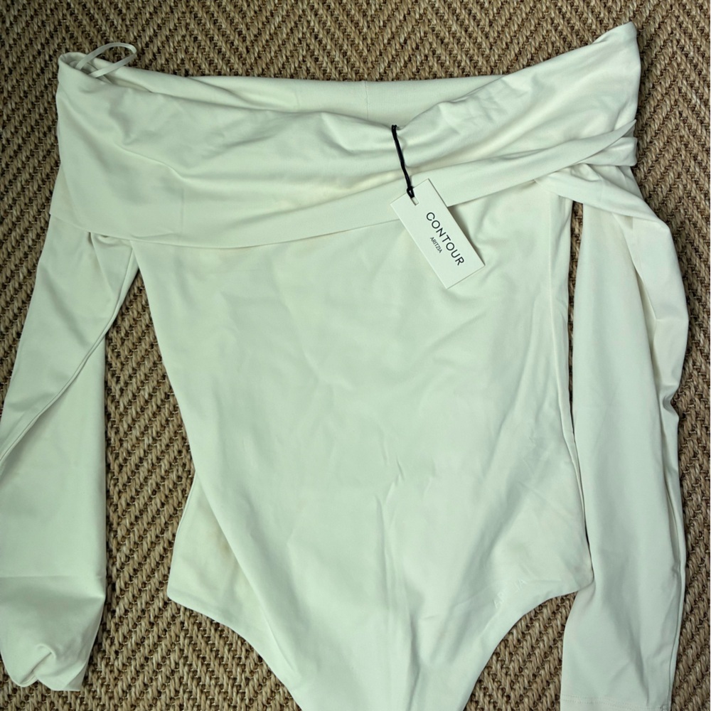Contour White Off-Shoulder Top
